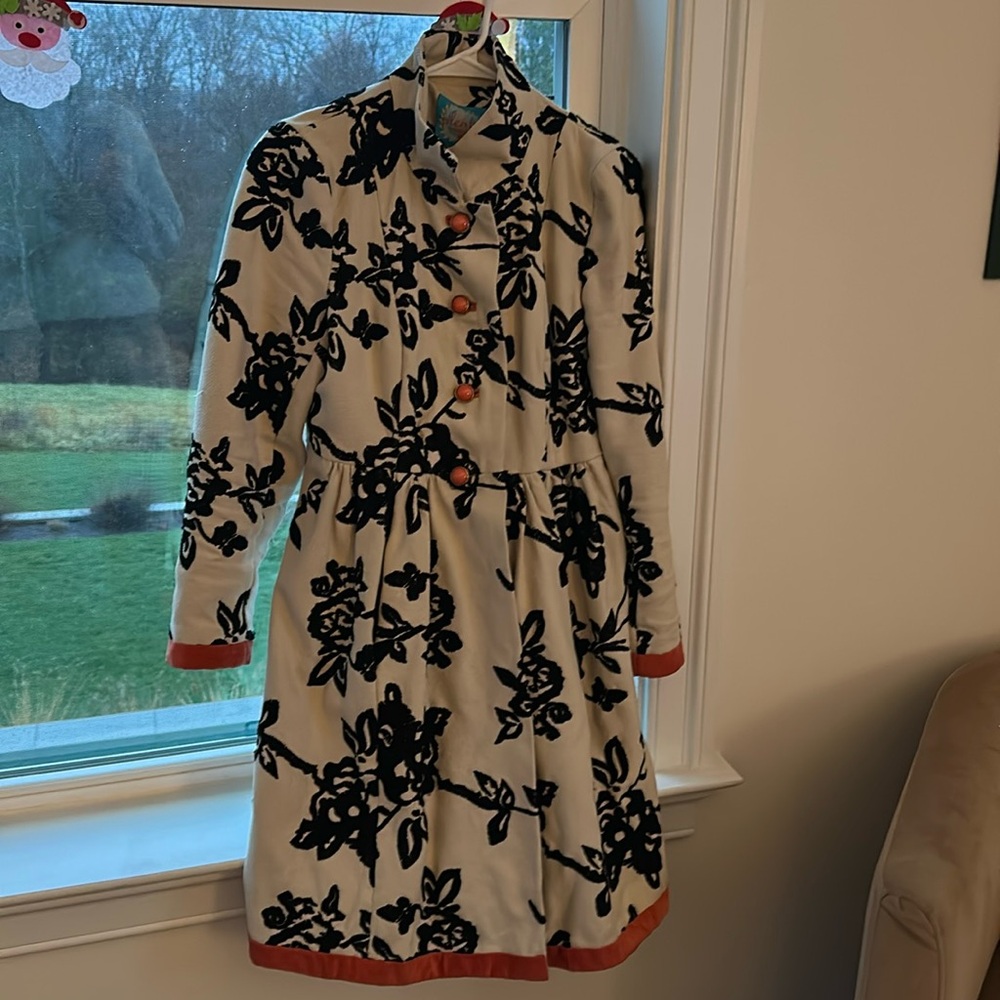 Stylish light weight coat